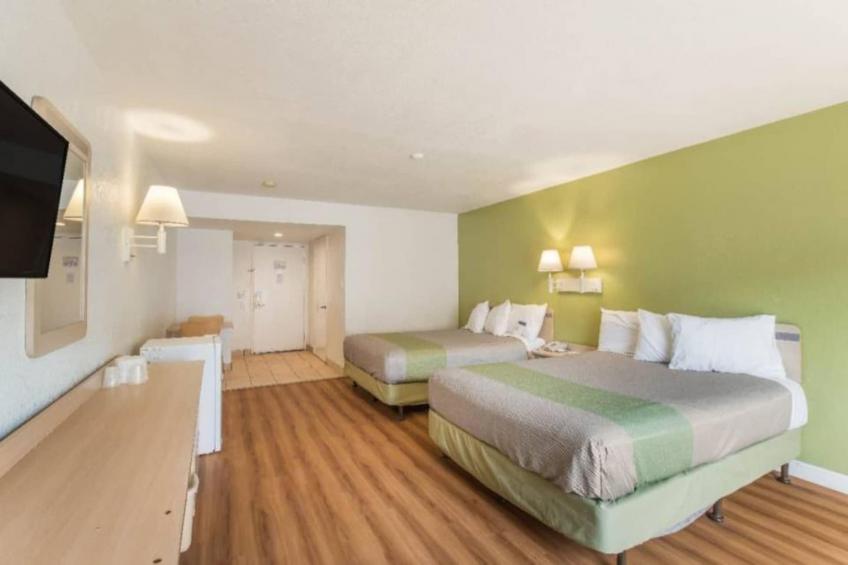 2 Queen Beds  Smoking Balcony - foto 21