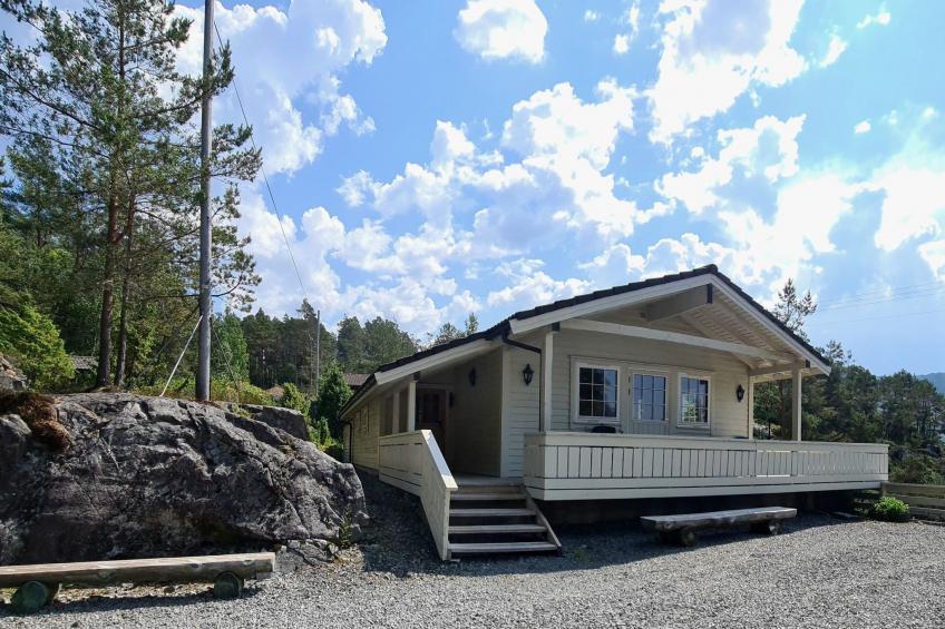 mit Blick auf das Wasser