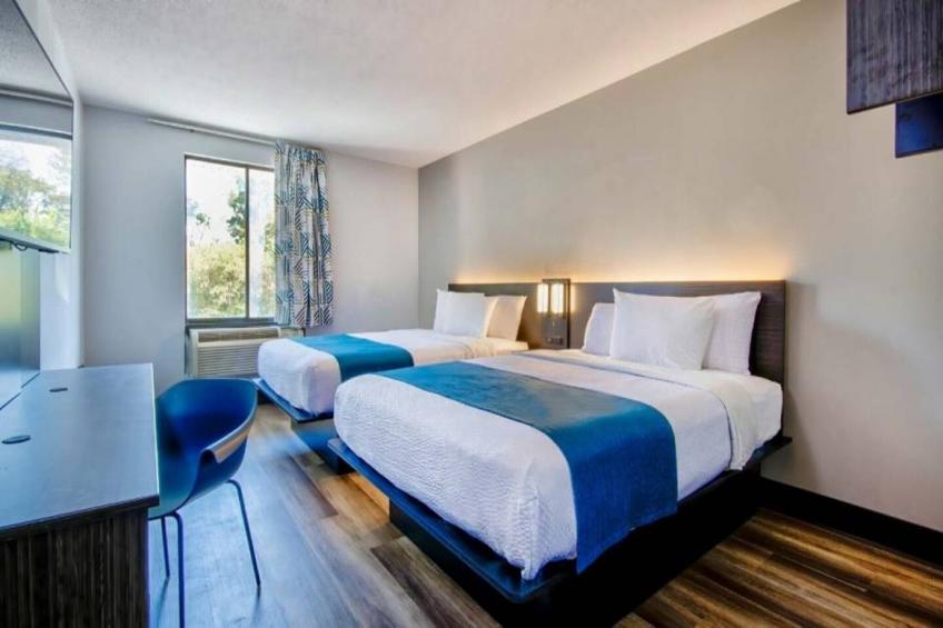 2 Queen Beds  Non-Smoking Micfridge - foto 12