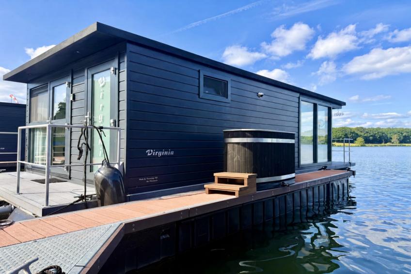 Houseboat Marina Mookerplas with Duo Hot Tub | 4 - 6 people