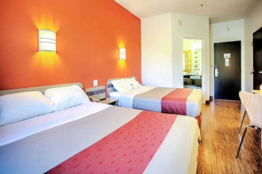 2 Queen Beds  Non-Smoking Mini Fridge - foto 7
