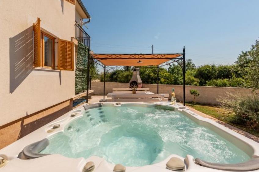 Holiday house Tina with jacuzzi and pool - foto 8