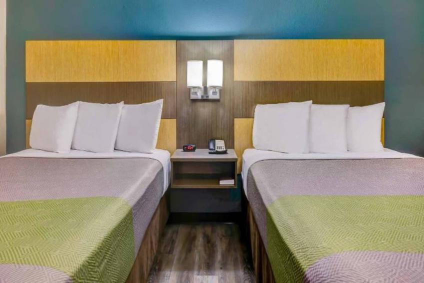 2 Queen Beds  Mobil Access Tub Nsmk Kitchen - foto 13