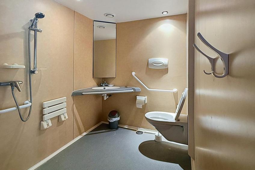 Camping Moncontour Active Park Accessible 2-Bedroom Chalet - 4 people - foto 13