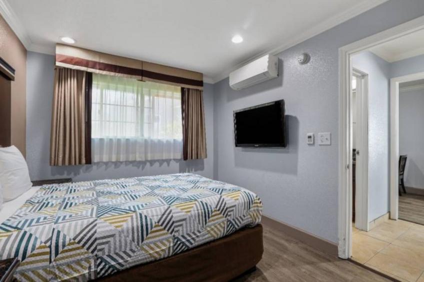 1 King Bed  Non-Smoking Micfridge - foto 37