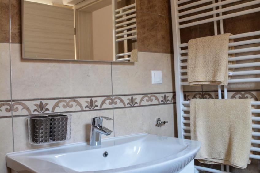 Zevnik Quiet Retreat with Stunning Views and Equestrian Activities - One Bedroom Apartment - foto 18