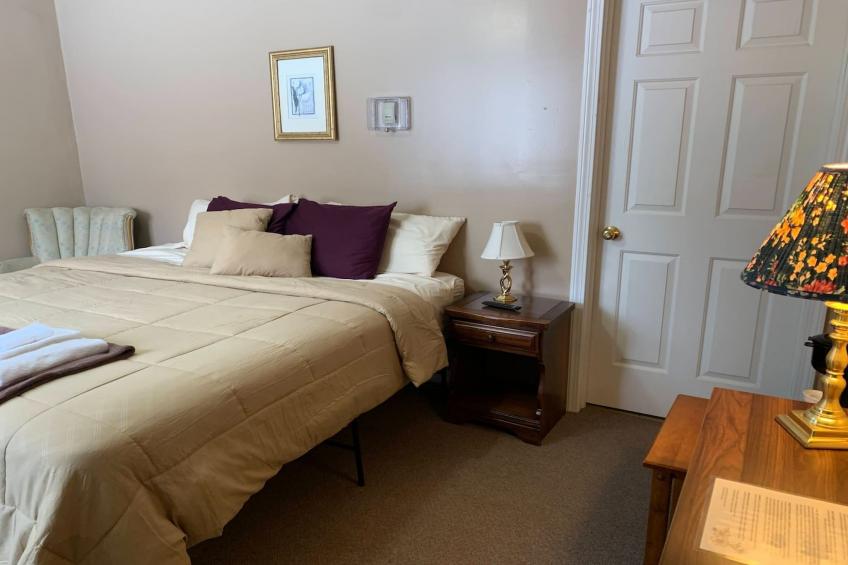 Queen Bed Riverfront with Kitchenette - foto 43