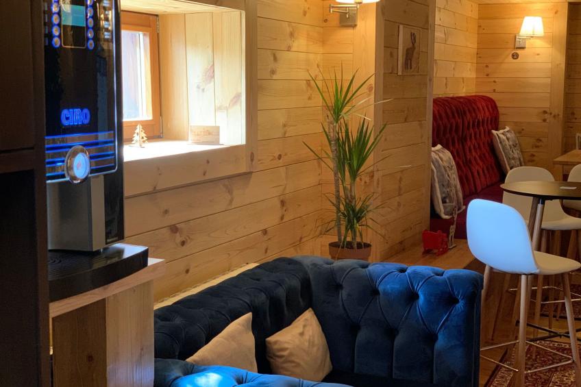 Die Ski-Suite hat ein Schlafzimmer und ein kleines Wohnzimmer ohne Küche. - foto 5