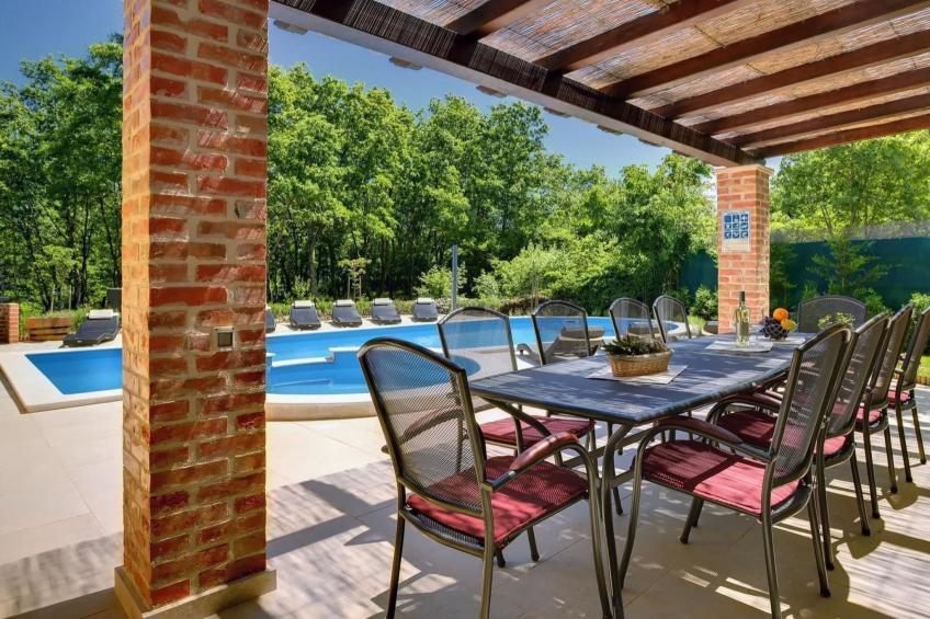 mit Pool, Whirlpool, Terrasse und Garten - foto 12