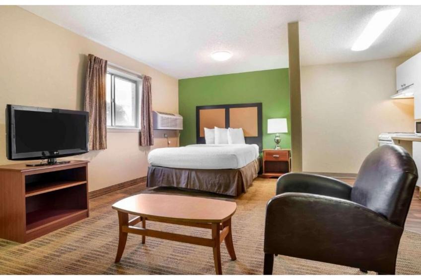 1 King Bed | Hearing Accessible, Kitchen - foto 24