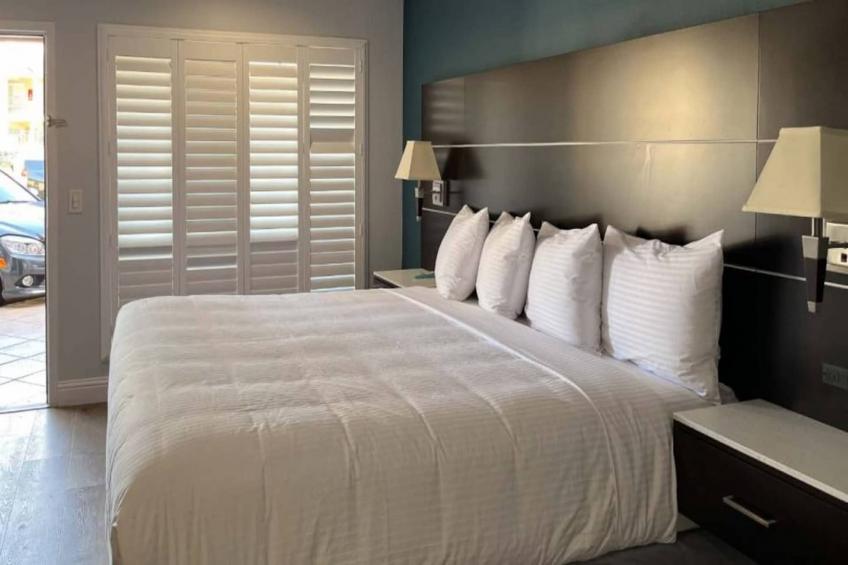 1 King Bed  Non-Smoking Kitchen - foto 10