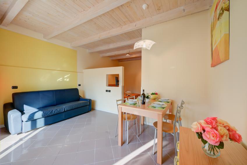 Yellow Apartment Desenzano With Smart TV - foto 9