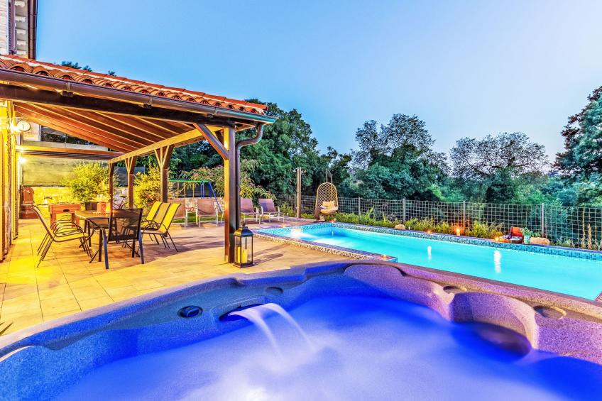 "Casa Lea Istriana" with pool and whirlpool