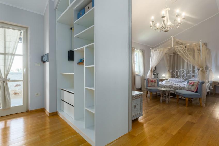 Villa mit Pool, Garten und Sommerküche - foto 35