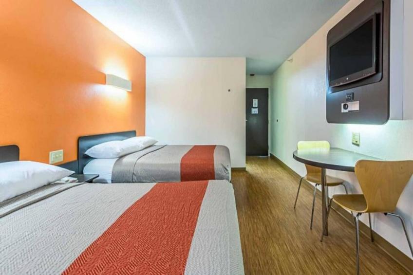 2 Queen Beds  Non-Smoking Micfridge - foto 7