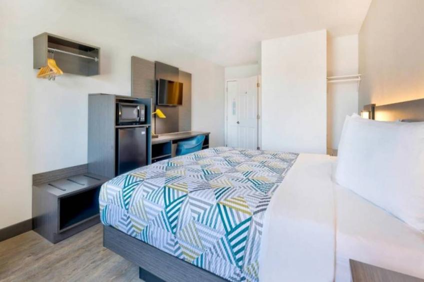 1 King Bed  Non-Smoking Micfridge - foto 8