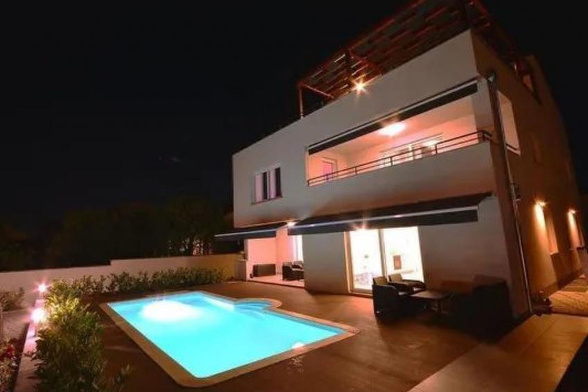 Wohnung 2 mit Schwimmbad und Garten - foto 8