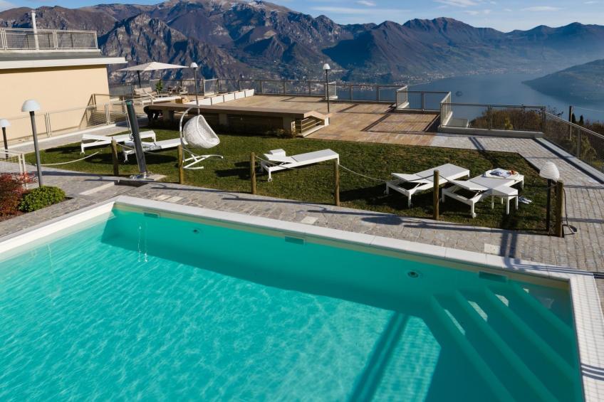 Lights on the Lake Zweizimmerwohnung mit Terrasse und Pool