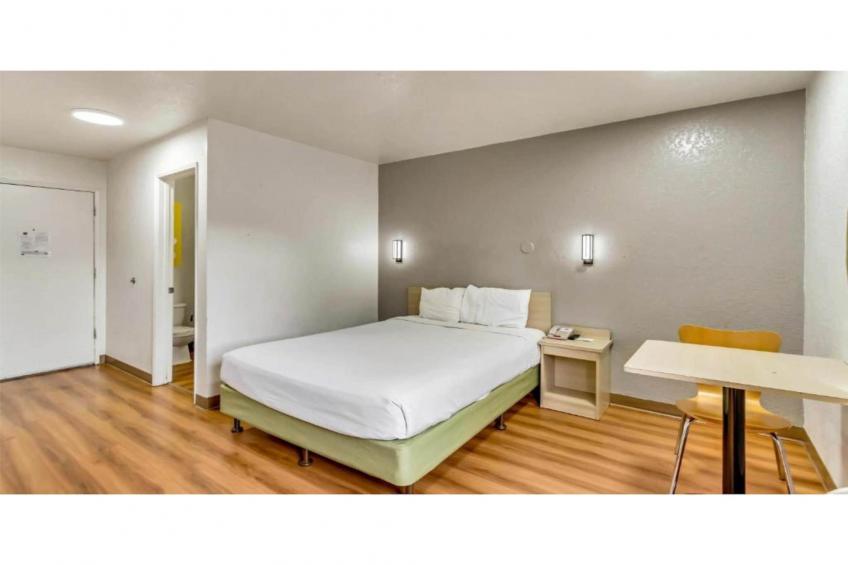 1 Full Bed  Non-Smoking Micfridge - foto 5