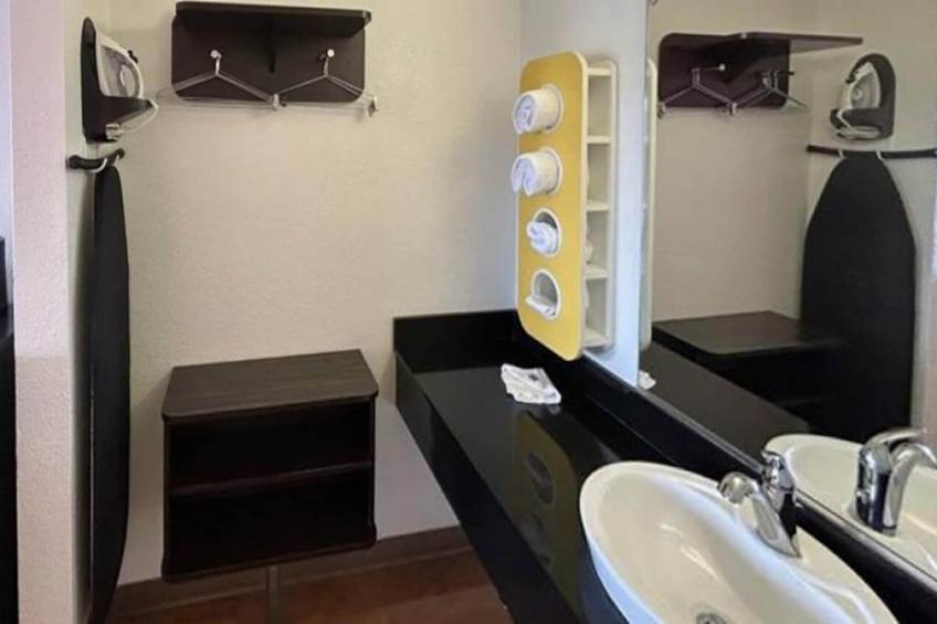 1 Queen Bed  Suite Non-Smoking Micfridge - foto 15