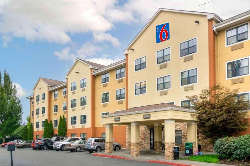 1 King Bed  Non-Smoking Kitchen Shower