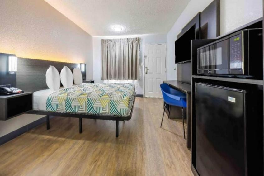 1 Queen Bed  Non-Smoking