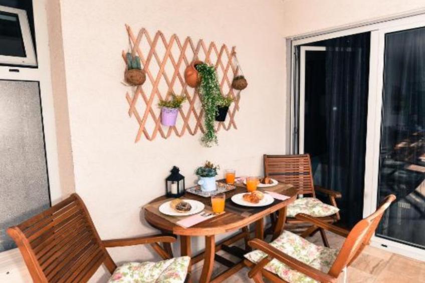 Chic Budva City Retreat - Studio Apartment with Balcony - foto 15