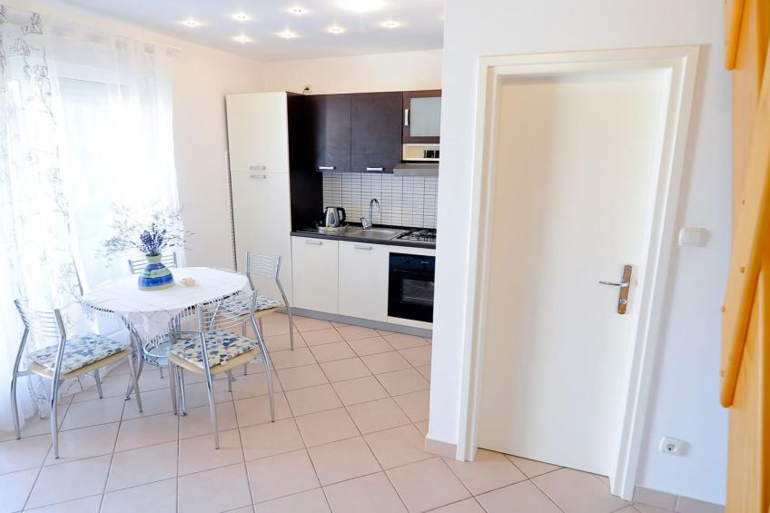 Apartments Juric - One Bedroom Apartment With Terrace (Plavi) - foto 4