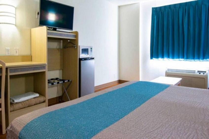 1 King Bed  Non-Smoking - foto 8