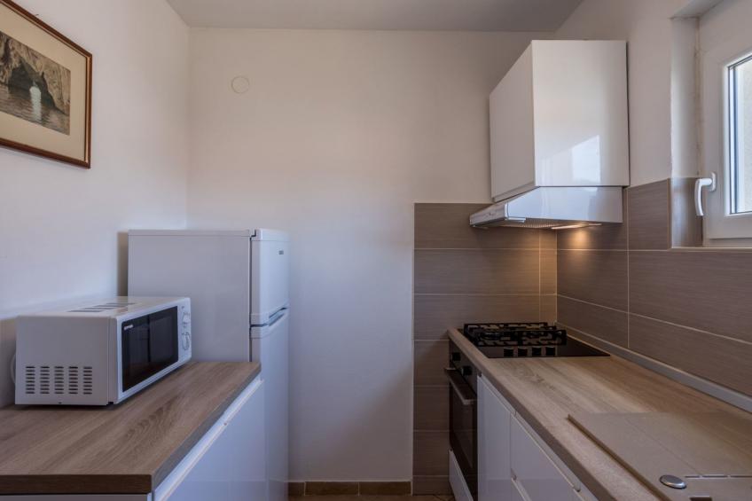 Tihana mit mediterranem Garten - foto 38