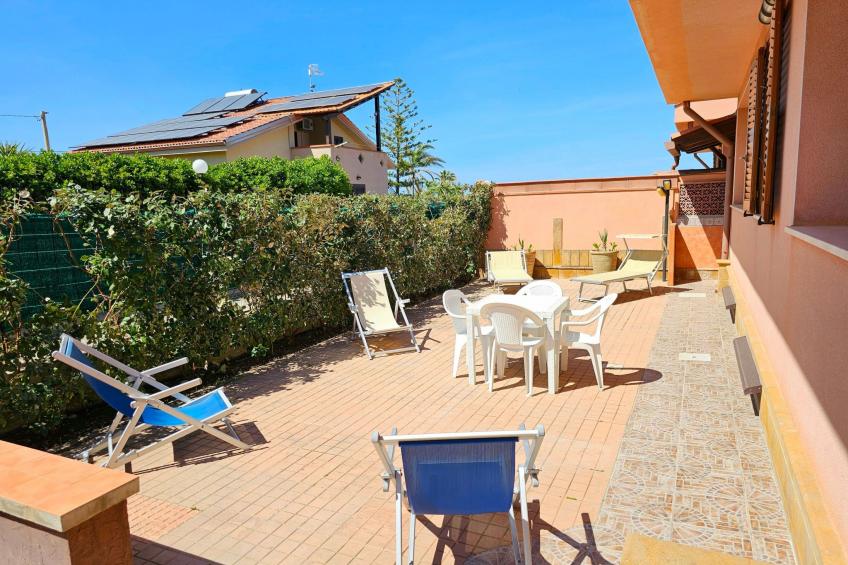 Helle mediterrane Villa mit Veranda und Garten - foto 26