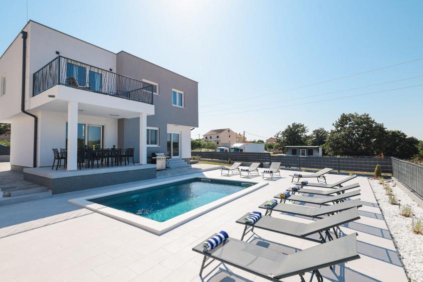 Villa IviCasa with pool