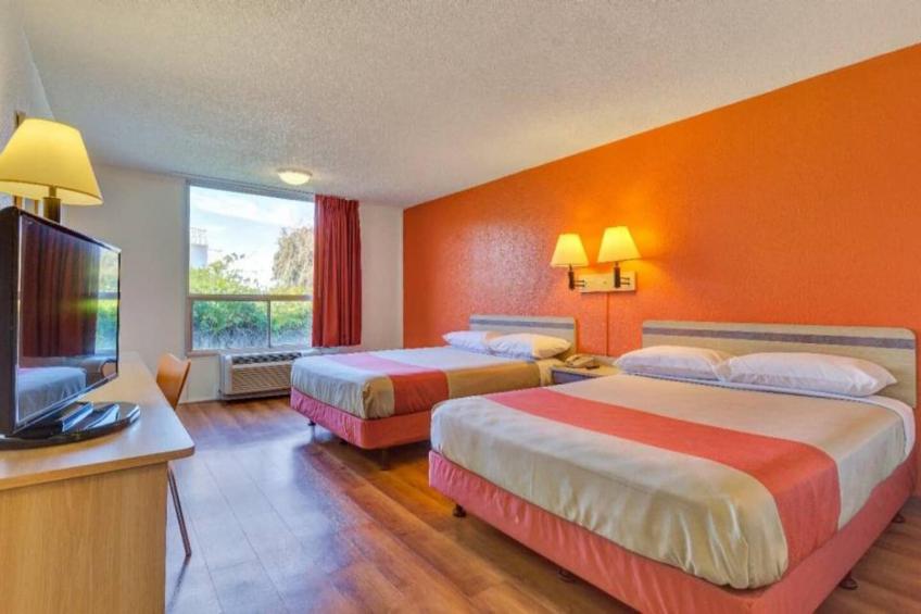 2 Queen Beds  Mini Fridge - foto 3