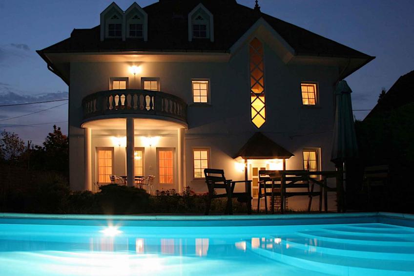 Vakantiehuis Villa met zwembad op slechts 350 meter van het gratis strand - VW-YH997