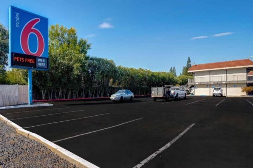 2 Queen Beds  Mini Fridge