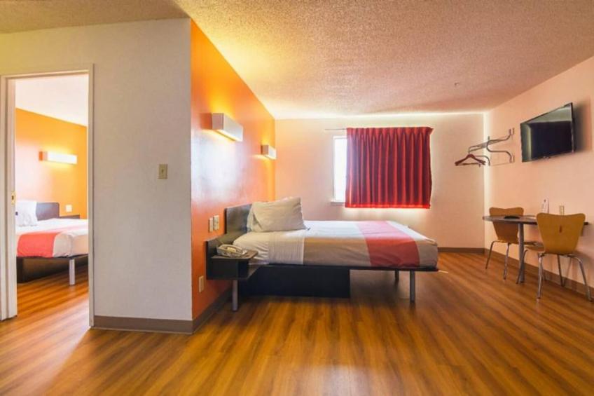 1 KING BED  NON-SMOKING MICFRIDGE - foto 20