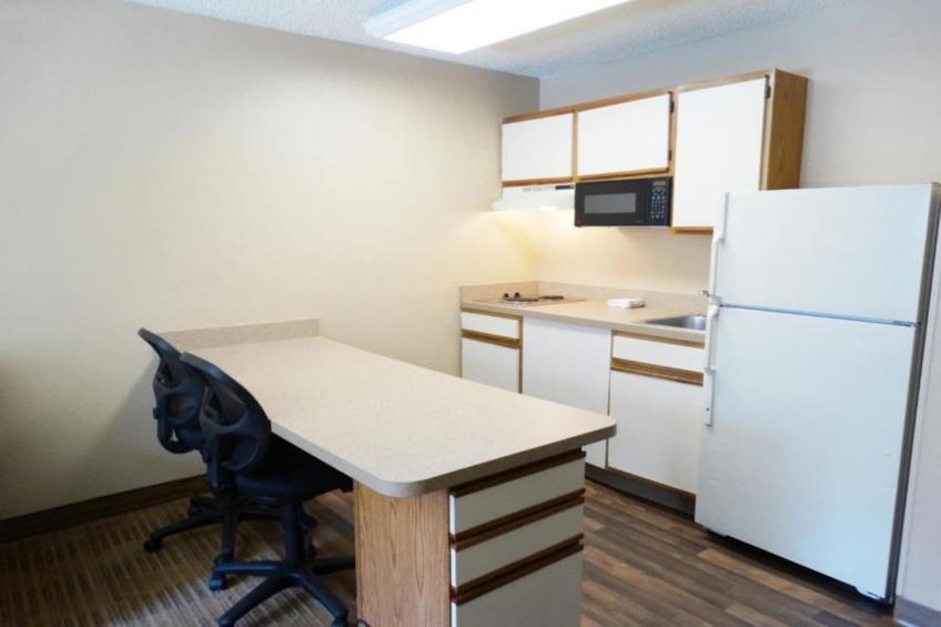 1 King Bed | Hearing Accessible, Kitchen - foto 18