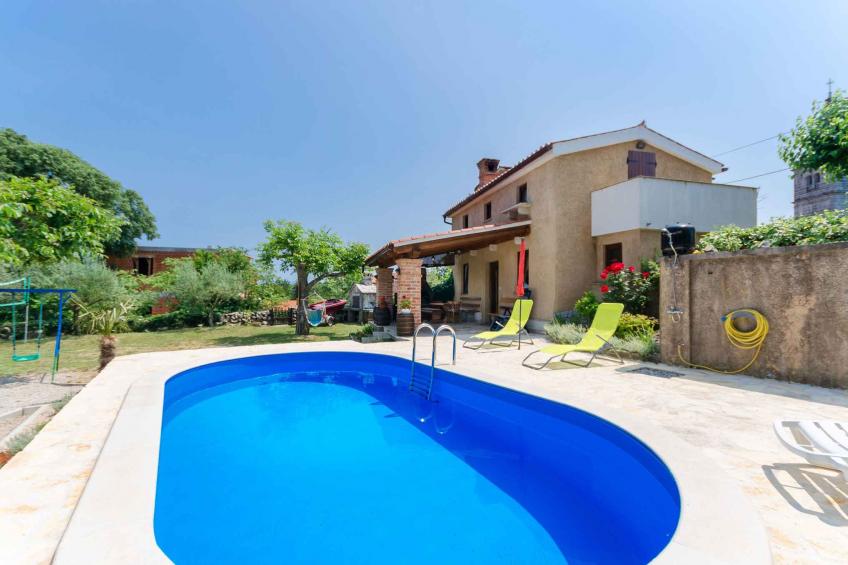 Holiday home with pool and air conditioning - BF-G5JNY