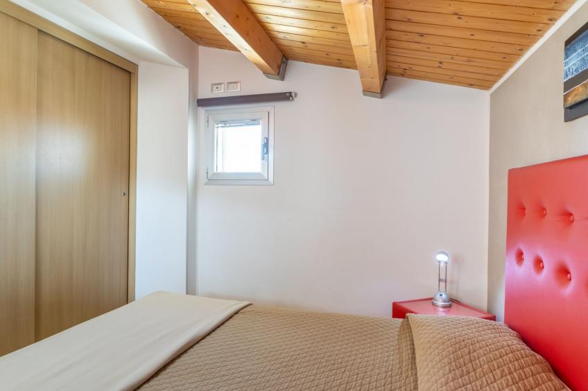 Charmantes Dachgeschoss mit Terrasse mit Blick auf die Landschaft. - foto 18