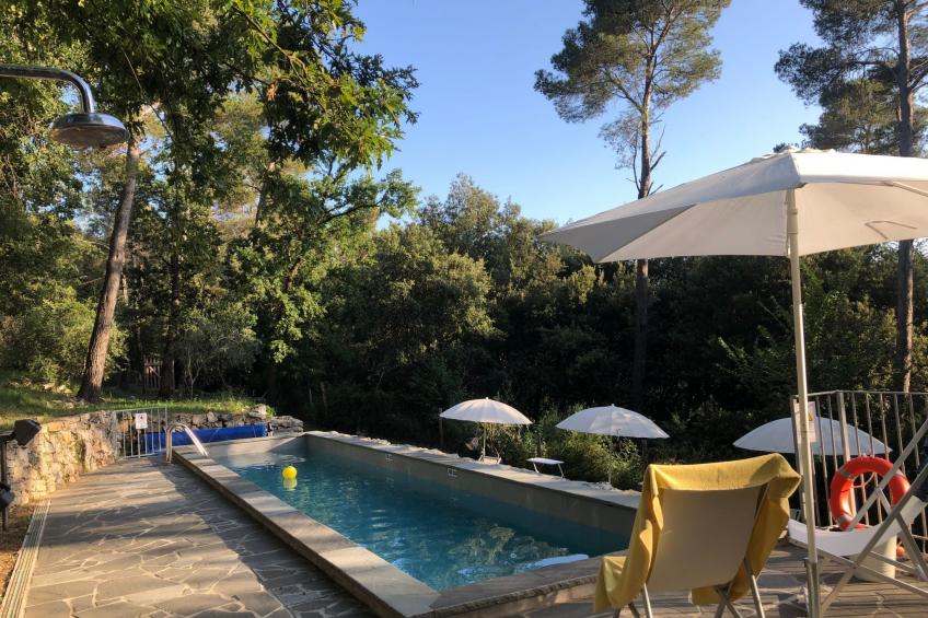 Zypressen, ein Haus im Wald an der ligurischen Riviera - foto 32