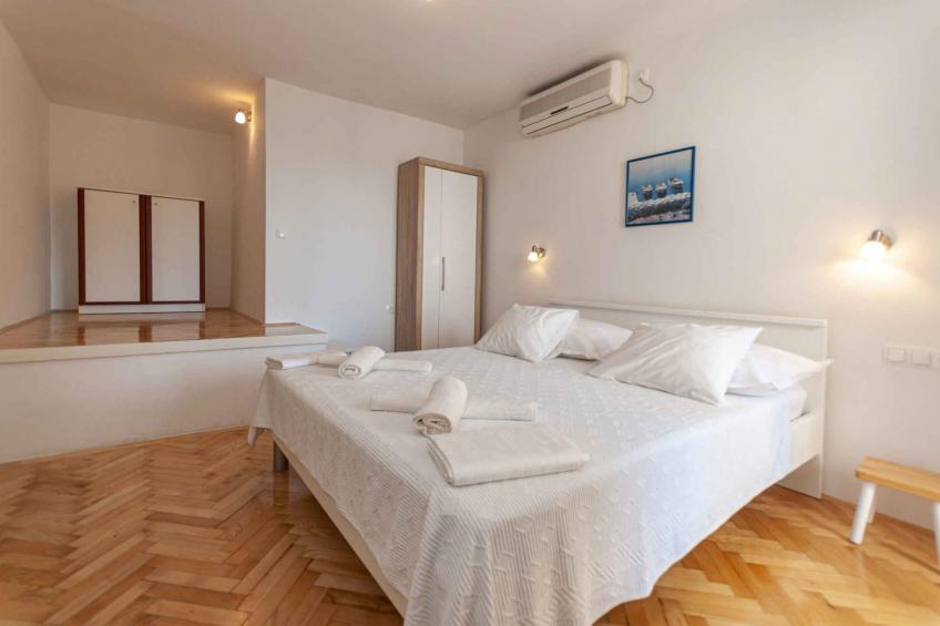 Appartement de vacances avec internet, air conditionné, chauffage, barbecue, ping-pong, amarrage - BF-HT2FX - foto 15