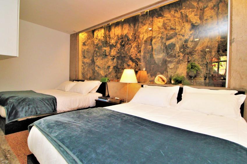 mit Blick auf das Wasser