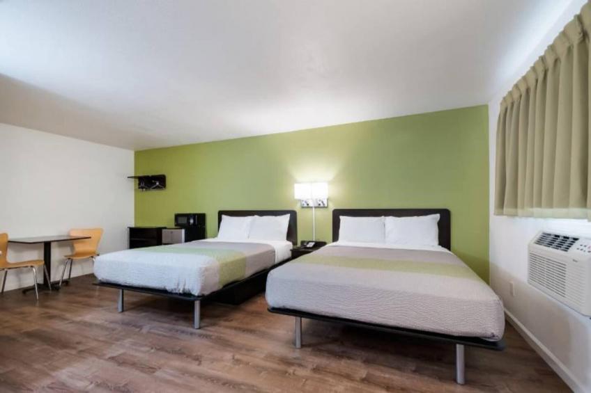 2 Queen Beds  Non-Smoking Micfridge - foto 16
