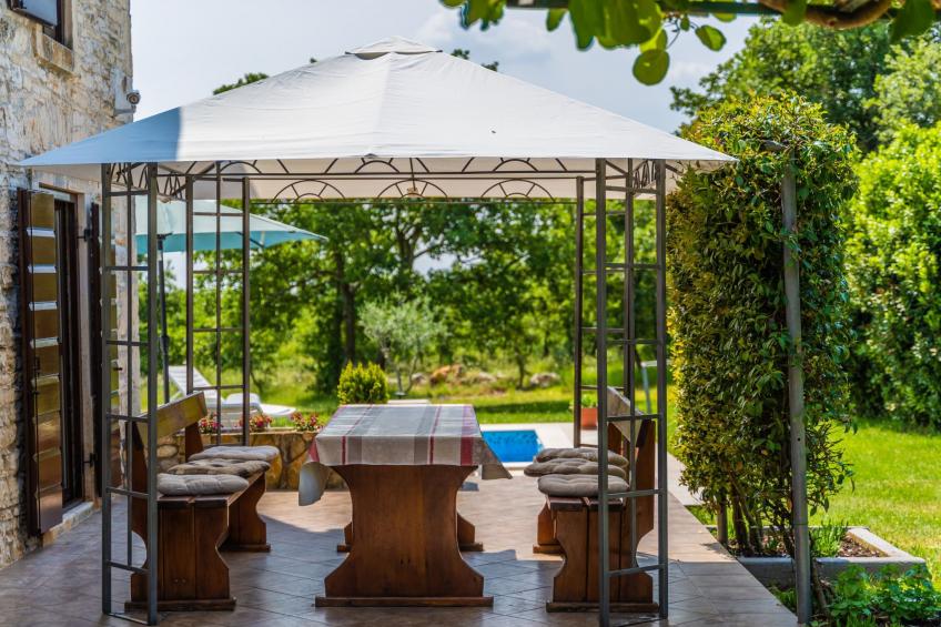 Schönes Haus mit großer grüner Umgebung, Pool - foto 5