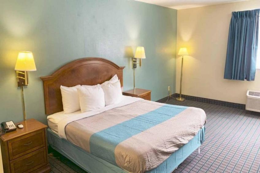 1 King Bed  Non-Smoking - foto 7