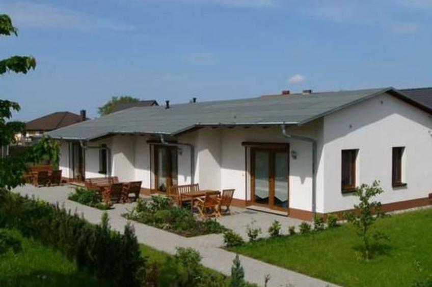 Zeesenboot mit möblierter Terrasse