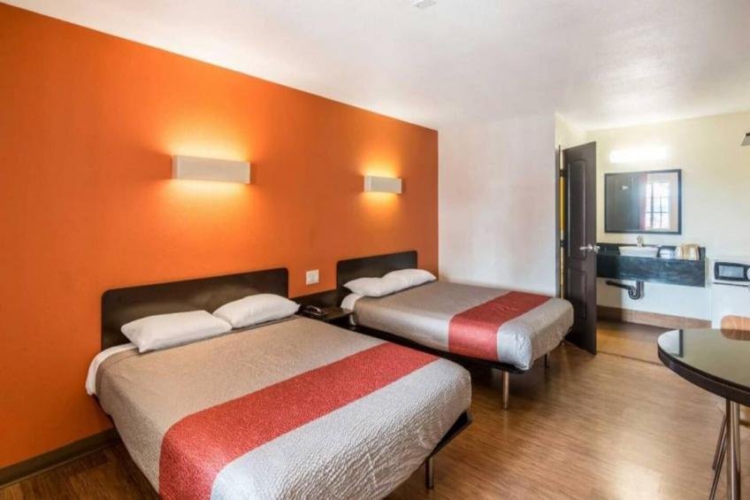 2 Queen Beds  Micfridge - foto 8