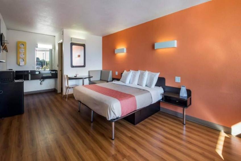 2 Queen Beds  Smoking Micfridge - foto 4