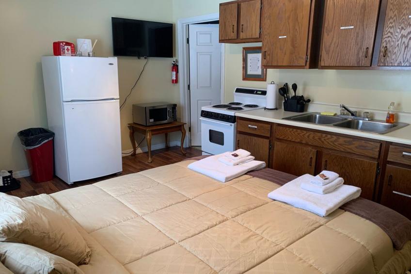 King Bed Riverfront Suite - foto 35