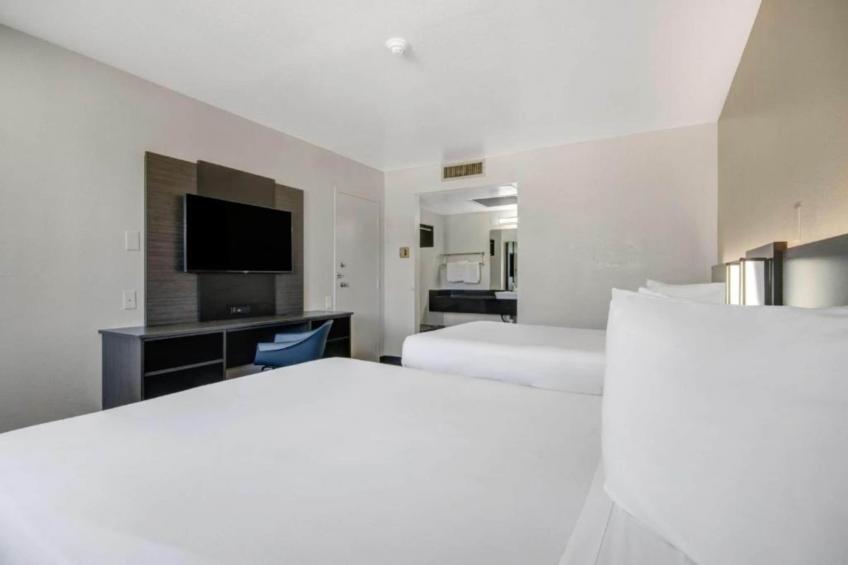 2 Queen Beds  Micfridge - foto 10